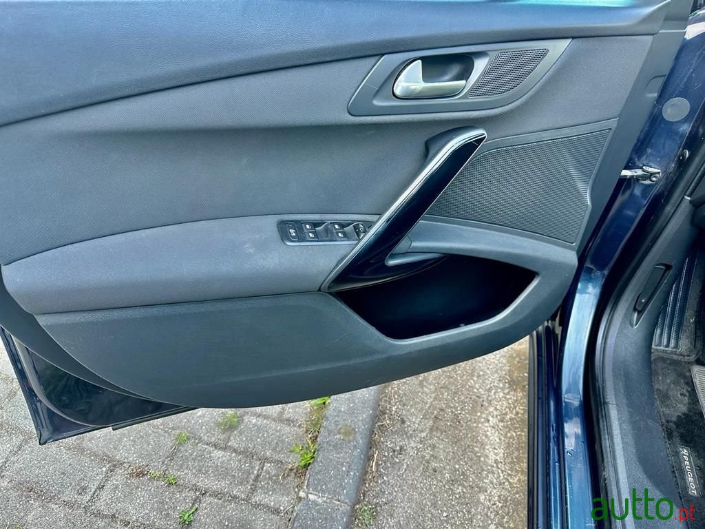 2015' Peugeot 508 Sw photo #2