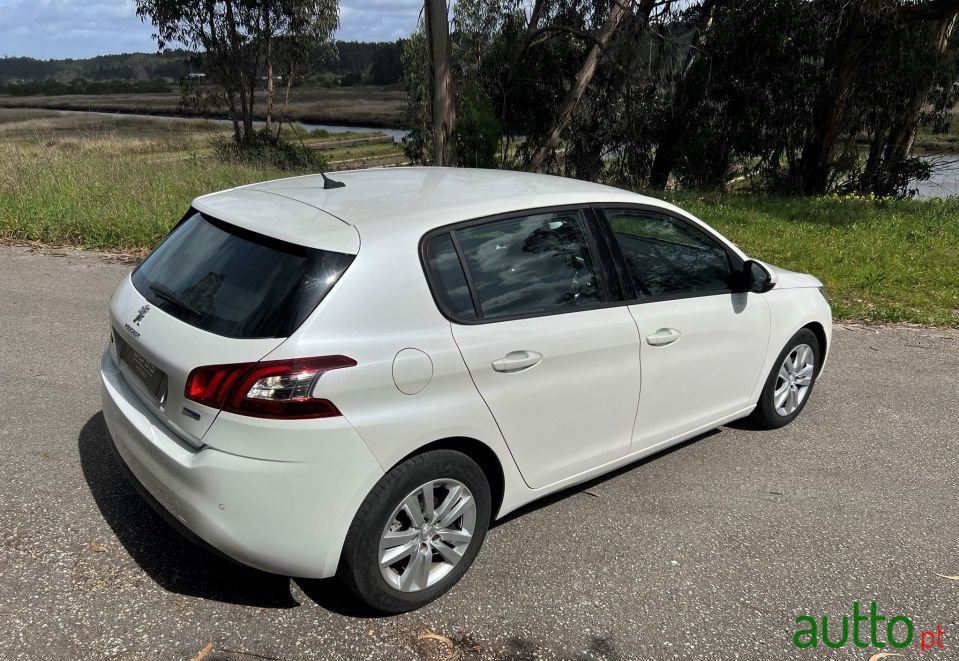 2015' Peugeot 308 photo #6