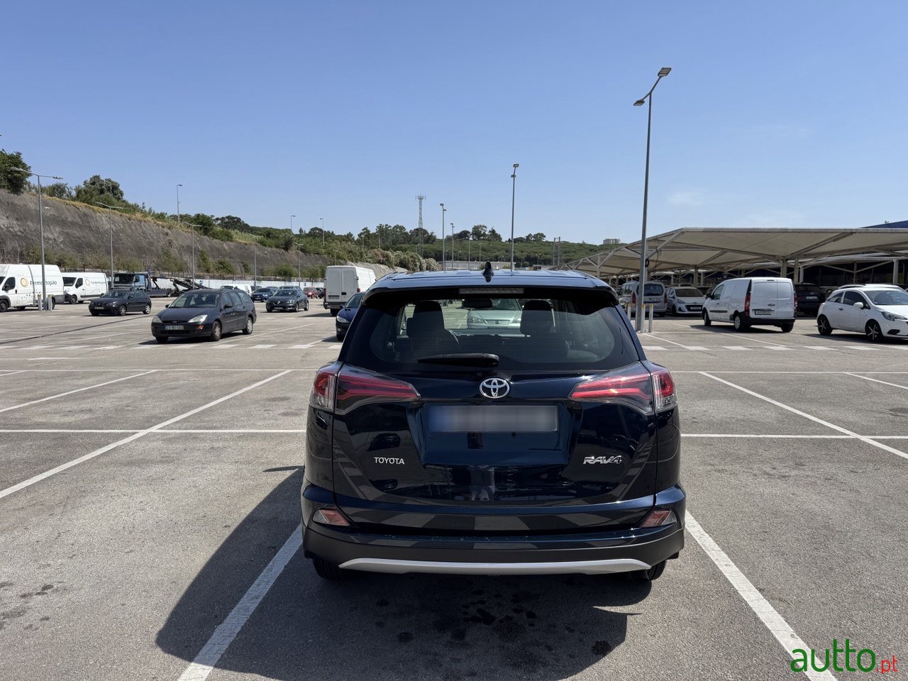 2018' Toyota RAV4 4x2 photo #4