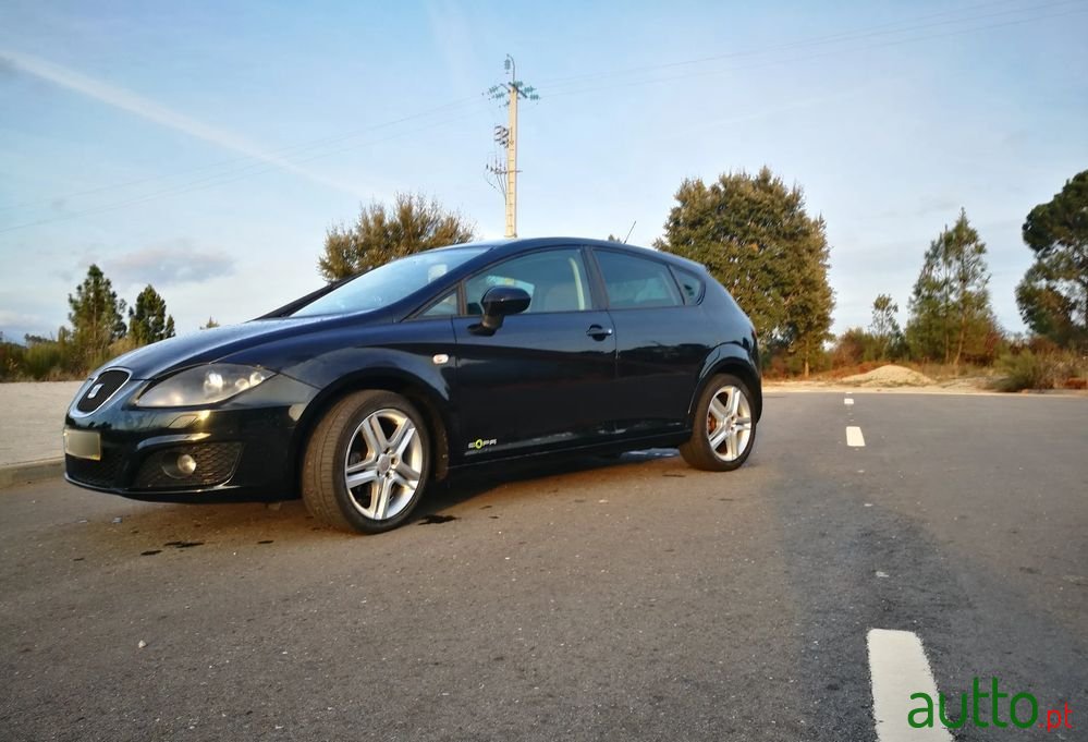 2011' SEAT Leon photo #2