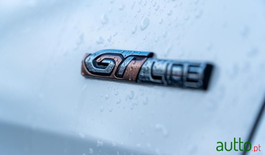 2019' Peugeot 5008 photo #6