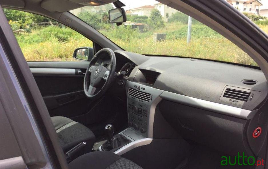 2008' Opel Astra 1.7 Cdti photo #1