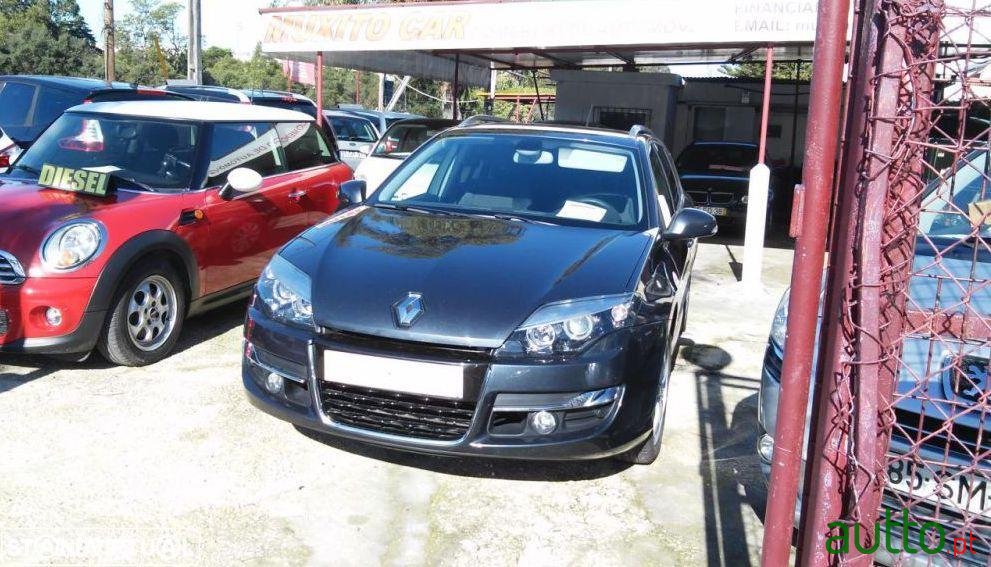 2011' Renault Laguna Break photo #1