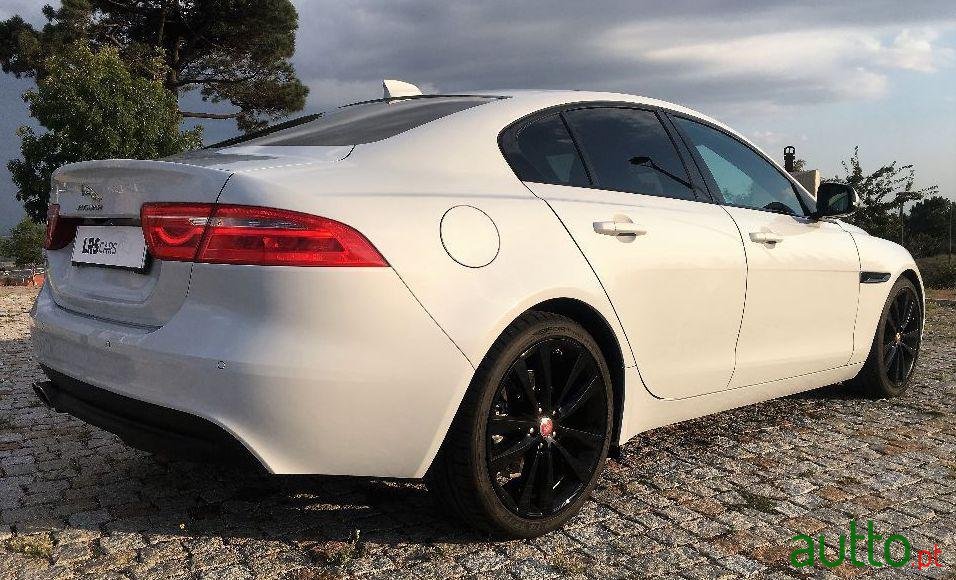 2018' Jaguar Xe 2.0D Portofolio photo #3