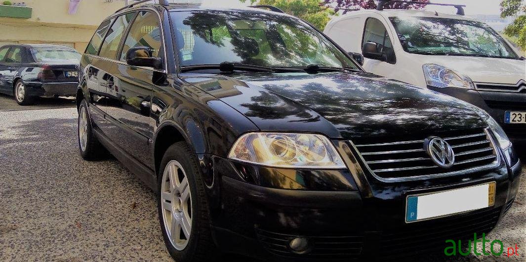 2001' Volkswagen Passat Variant photo #2