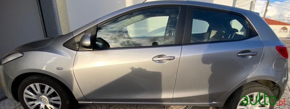 2010' Mazda 2 photo #2