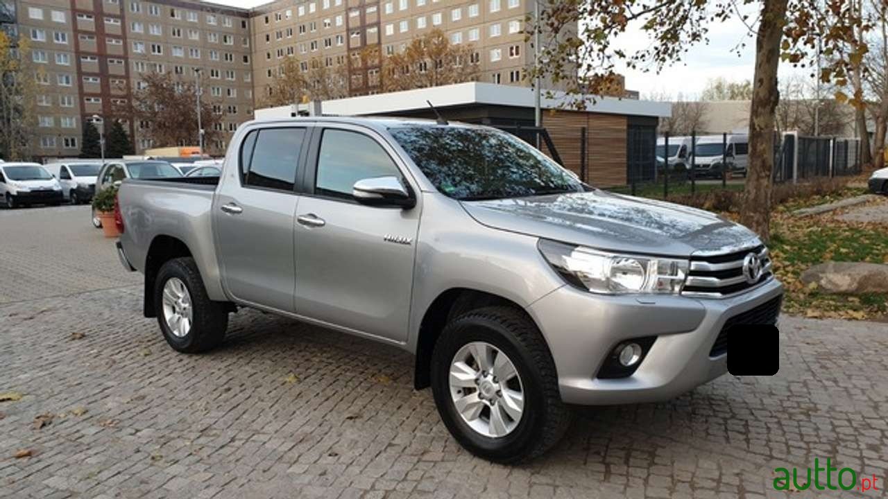 2017' Toyota photo #2