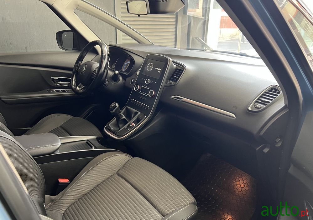 2017' Renault Grand Scenic photo #4