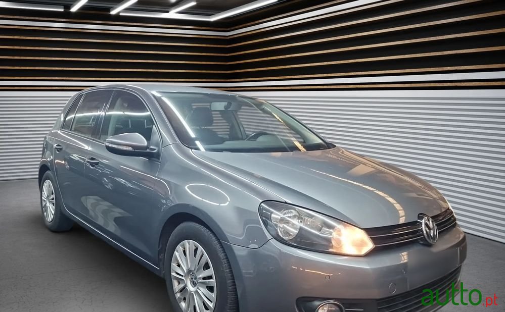 2011' Volkswagen Golf photo #2