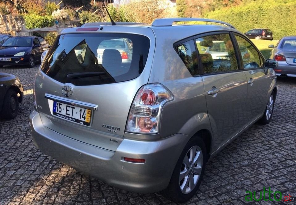 2007' Toyota Corolla Verso photo #5