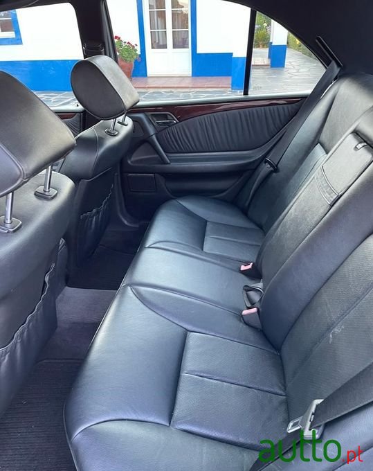 1996' Mercedes-Benz E-220 photo #6