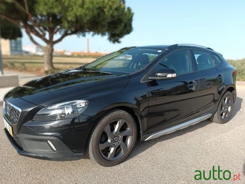 2014' Volvo V40 Cross Country photo #6