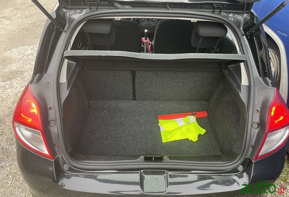 2012' Renault Clio 1.2 16V Confort photo #3