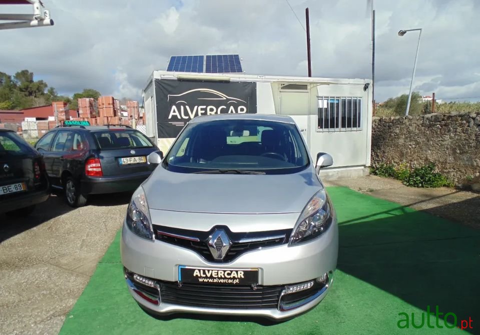 2013' Renault Scenic photo #3