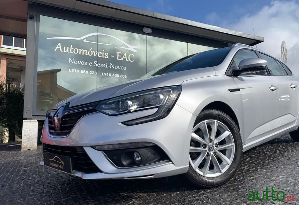 2017' Renault Megane Sport Tourer photo #2