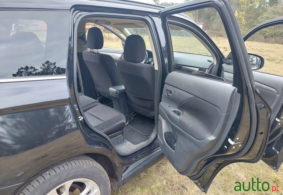 2014' Mitsubishi Outlander photo #5