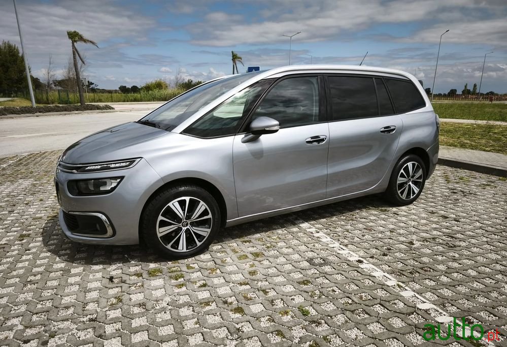 2017' Citroen C4 Grand Picasso photo #2