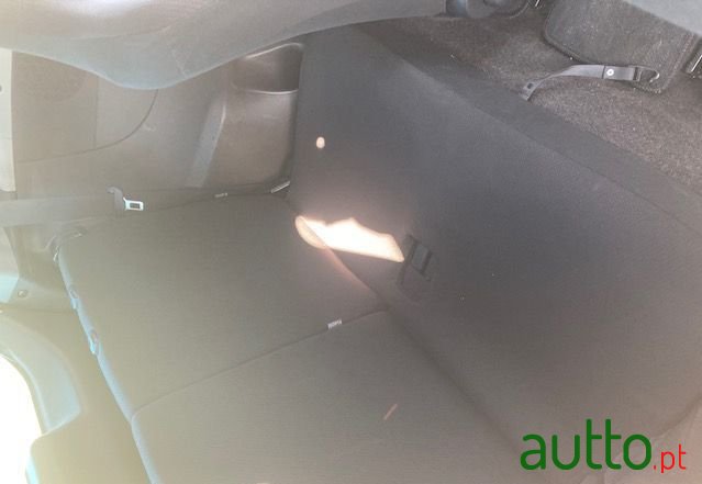 2009' Toyota iQ photo #3