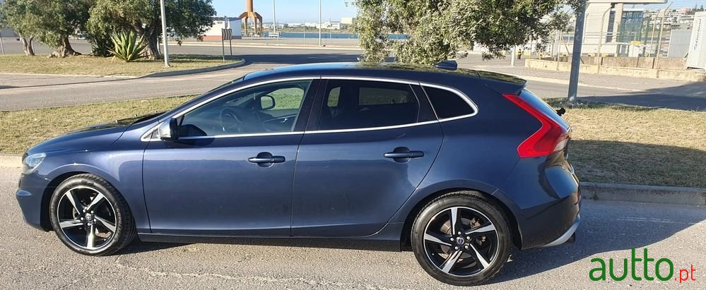 2013' Volvo V40 1.6 D2 R-Design photo #1