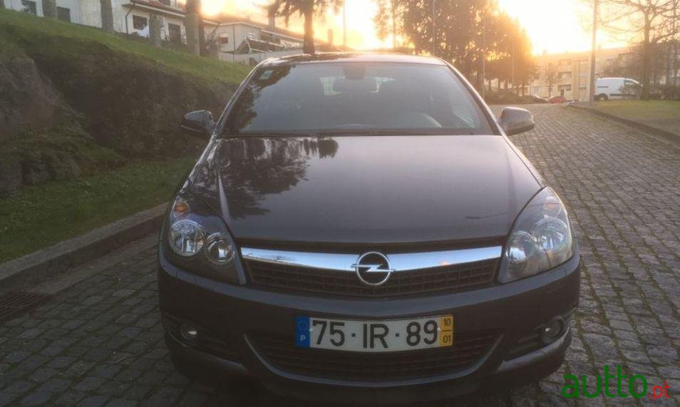 2010' Opel Astra Gtc photo #3