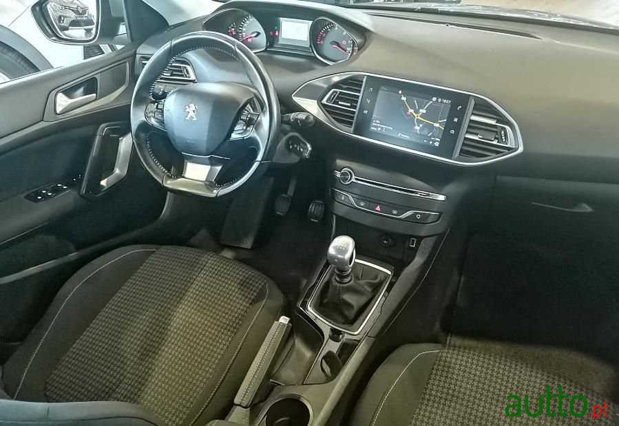 2017' Peugeot 308 Sw photo #6