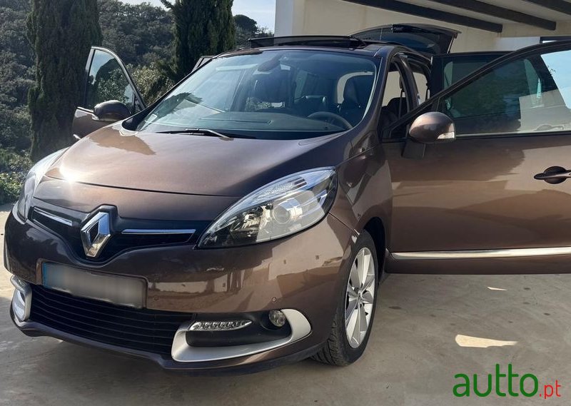 2012' Renault Grand Scenic photo #1