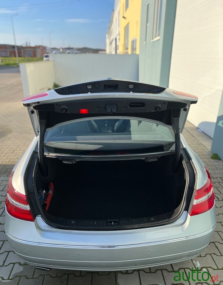 2012' Mercedes-Benz E 250 photo #6