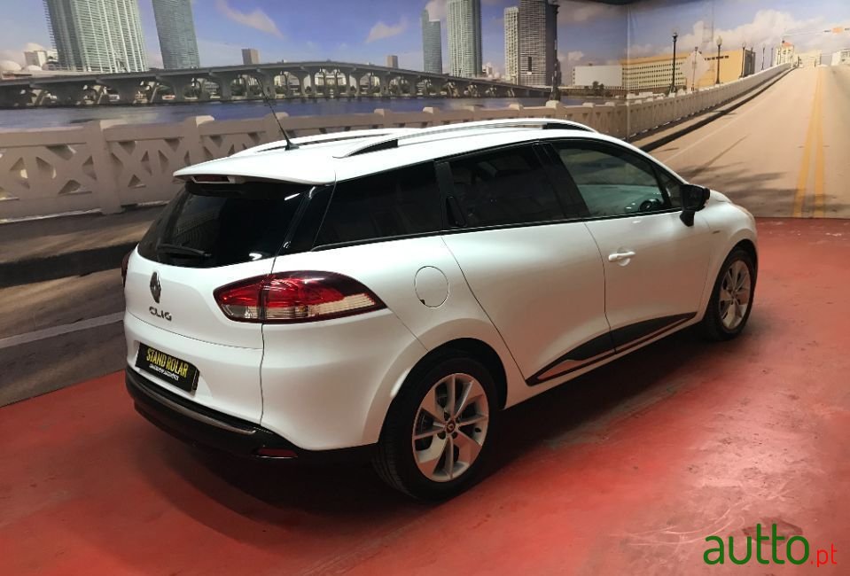 2018' Renault Clio Sport Tourer photo #5