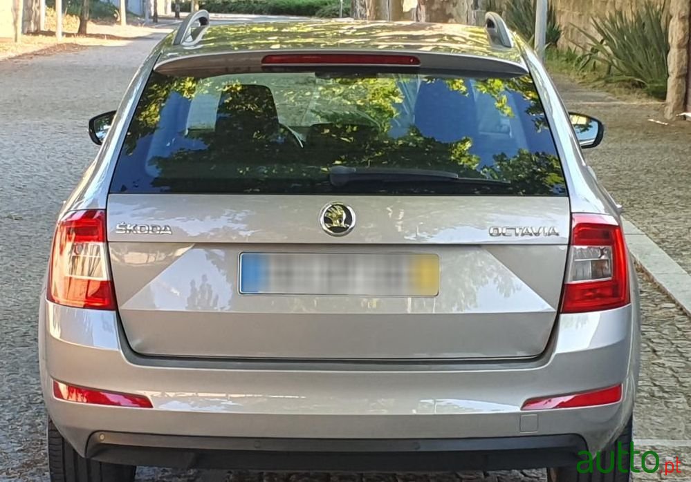 2014' Skoda Octavia Break photo #6