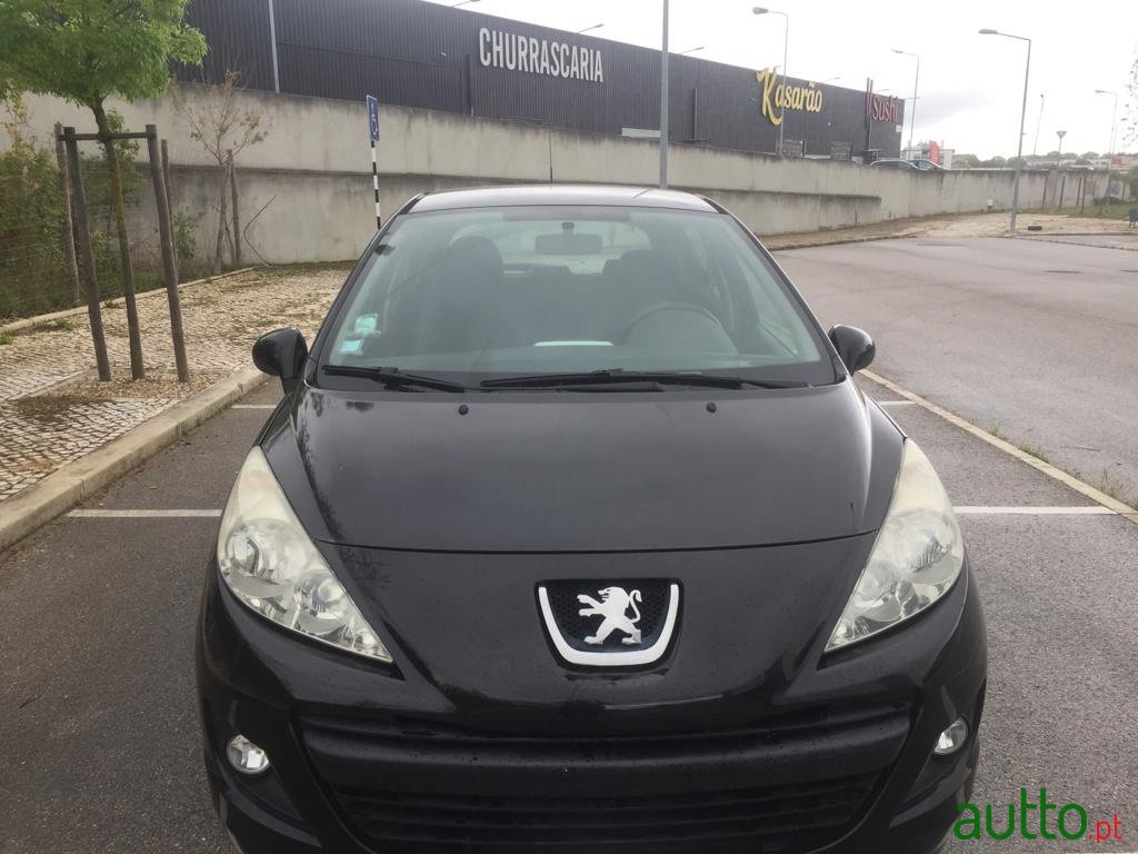 2009' Peugeot 207 photo #2