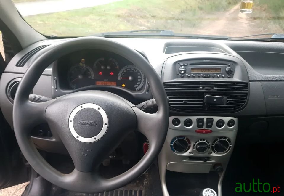 2002' Fiat Punto photo #6