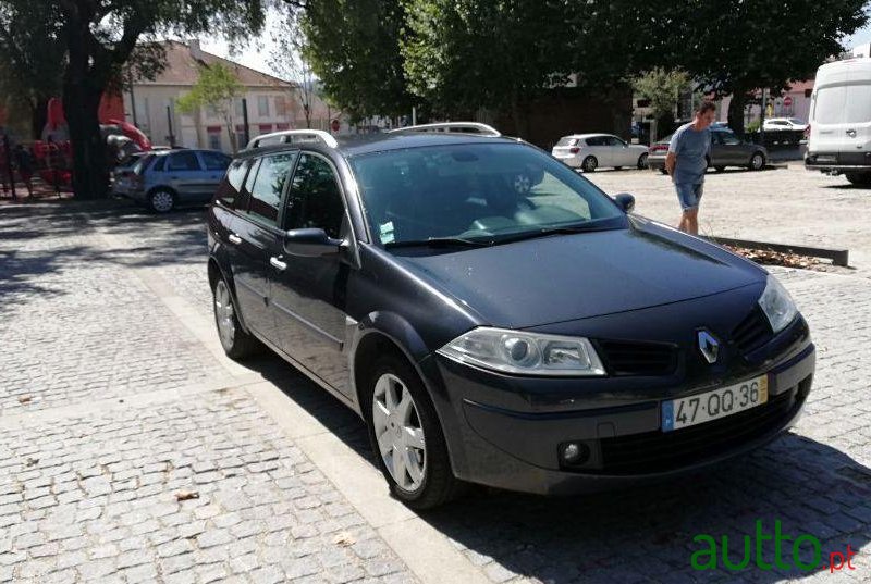 2008' Renault Megane photo #2