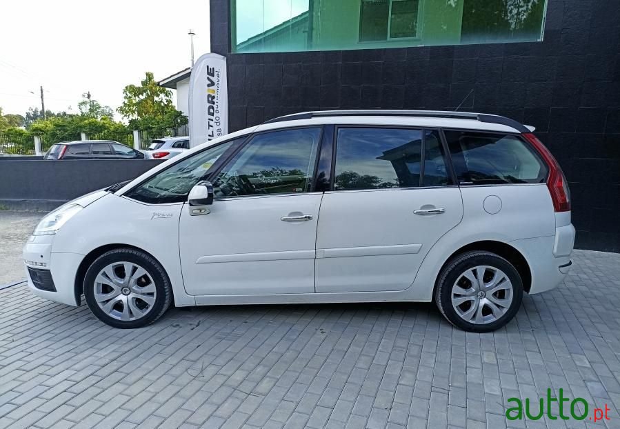 2012' Citroen C4 Picasso photo #3