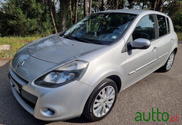 2011' Renault Clio for sale. Loures, Portugal