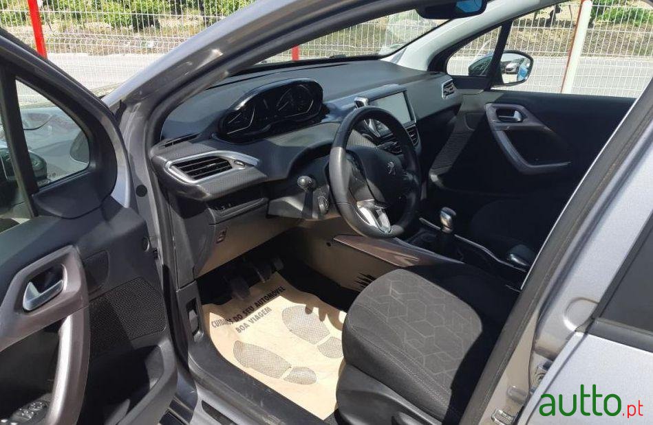 2016' Peugeot 2008 Style photo #1