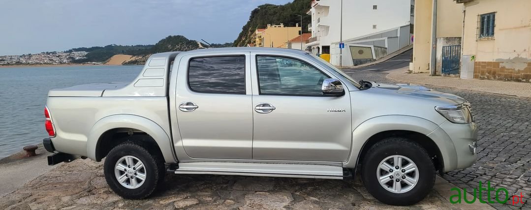 2013' Toyota Hilux photo #2