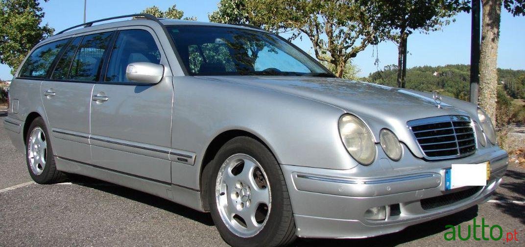 2002' Mercedes-Benz E-220 photo #1