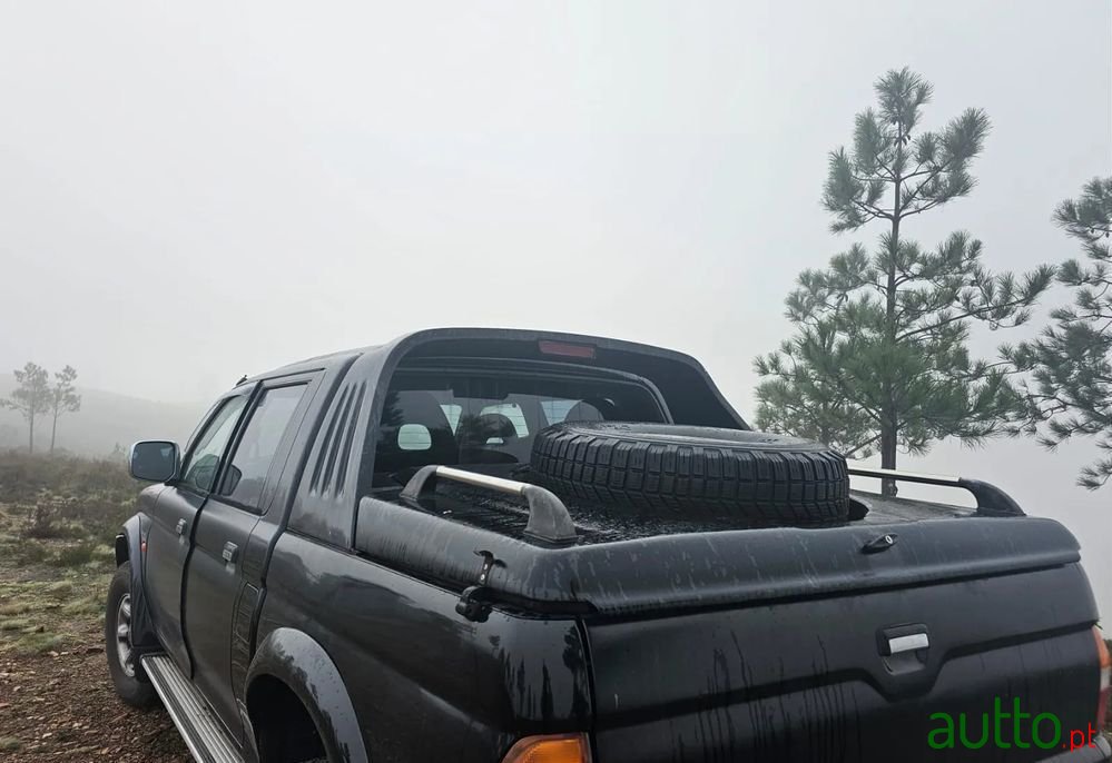 2000' Mitsubishi L200 photo #2