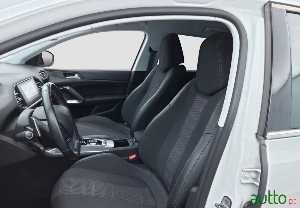 2020' Peugeot 308 Sw photo #2