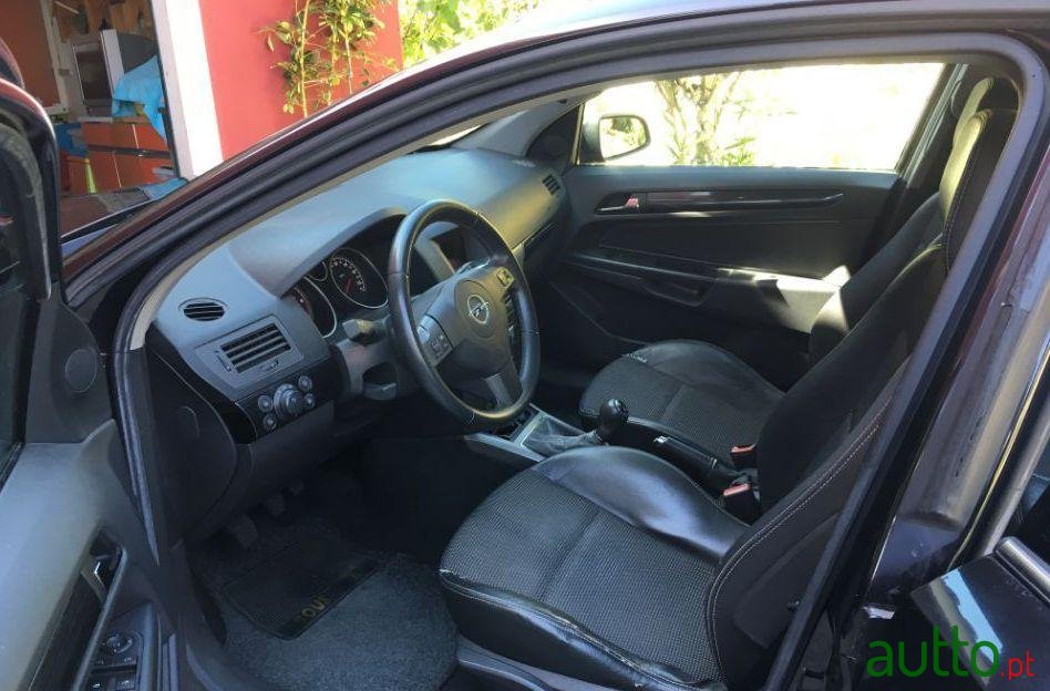 2005' Opel Astra 1.7 Cdti Cosmo photo #3