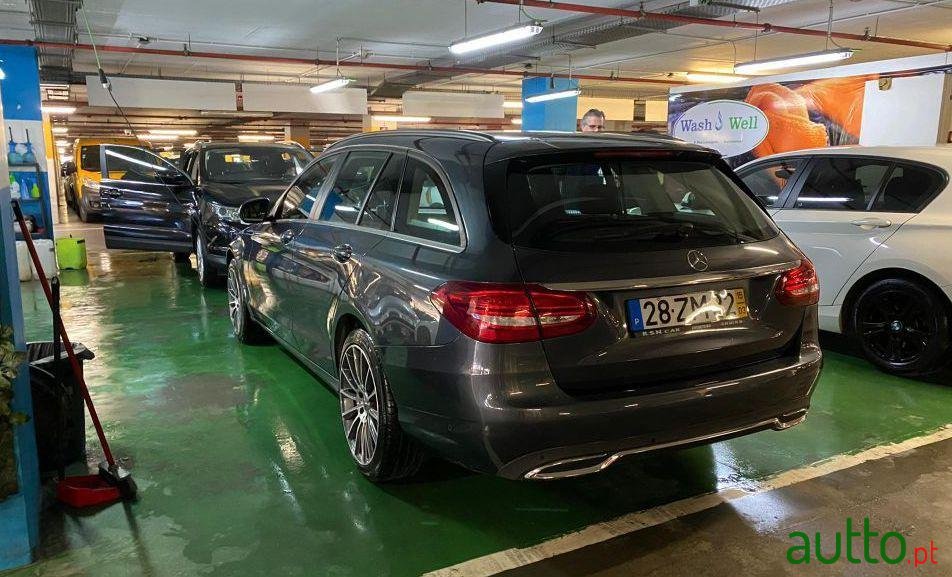 2015' Mercedes-Benz C-200 photo #3