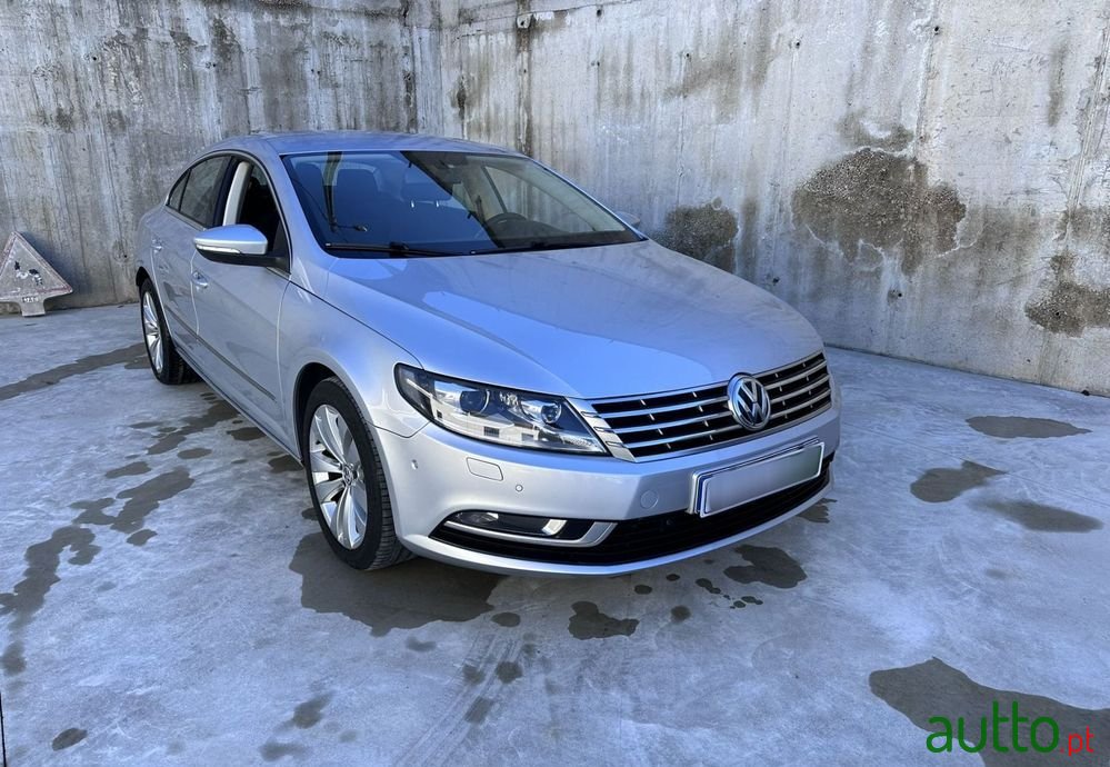 2012' Volkswagen Passat photo #4