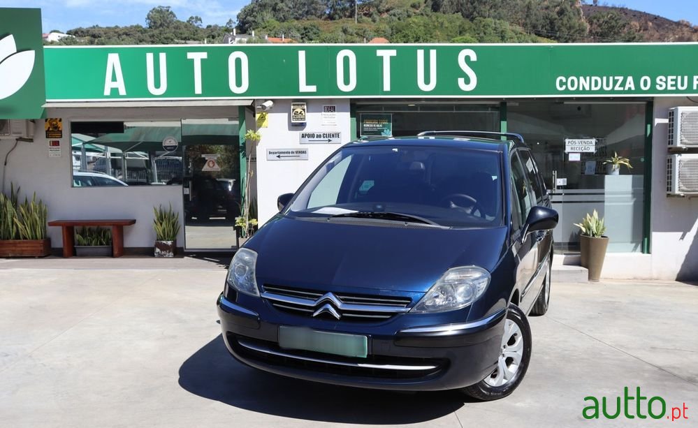 2012' Citroen C8 photo #1