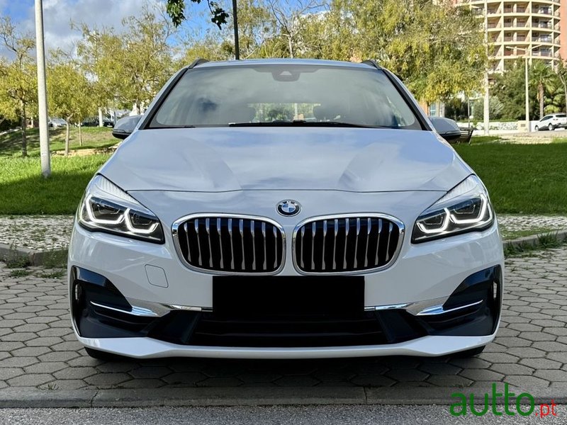 2020' BMW 225Xe Active Tourer photo #3