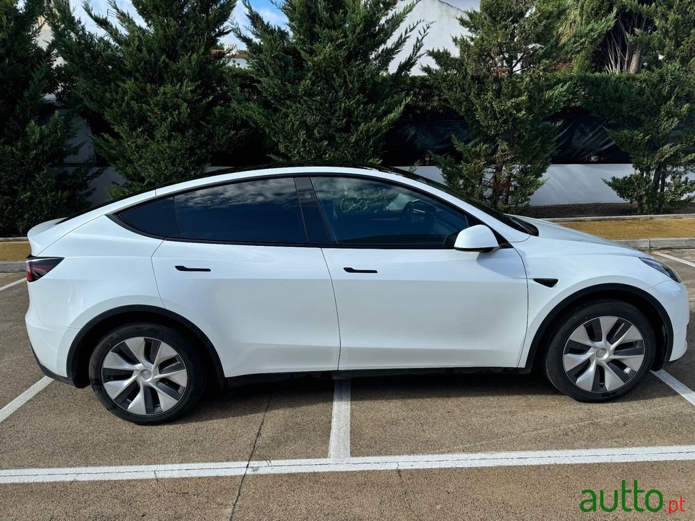 2024' Tesla Model Y Tração Traseira photo #4