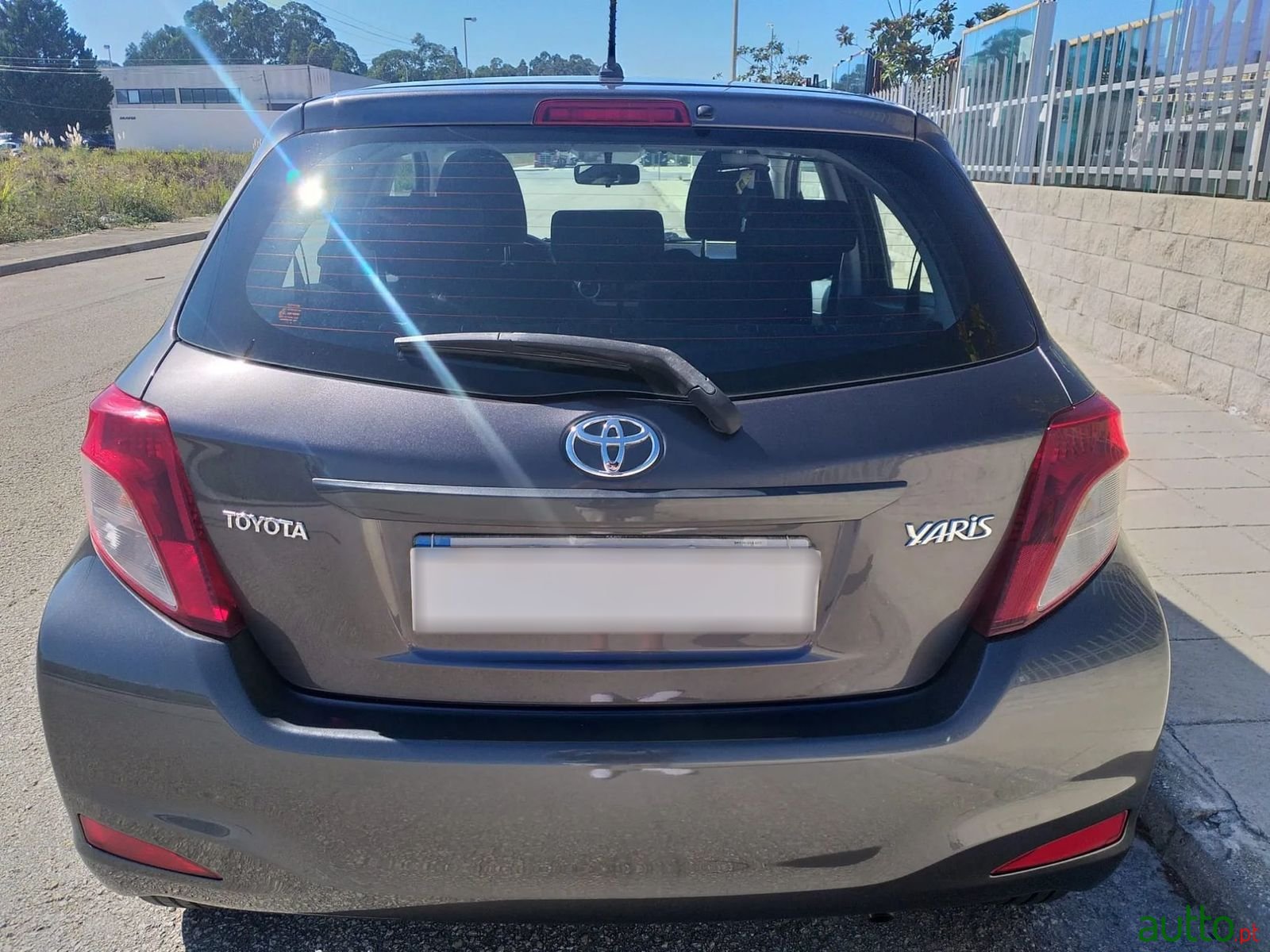 2014' Toyota Yaris photo #4