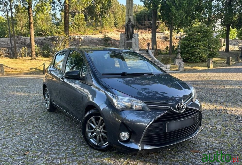 2015' Toyota Yaris 1.0 Vvt-I Comfort photo #3