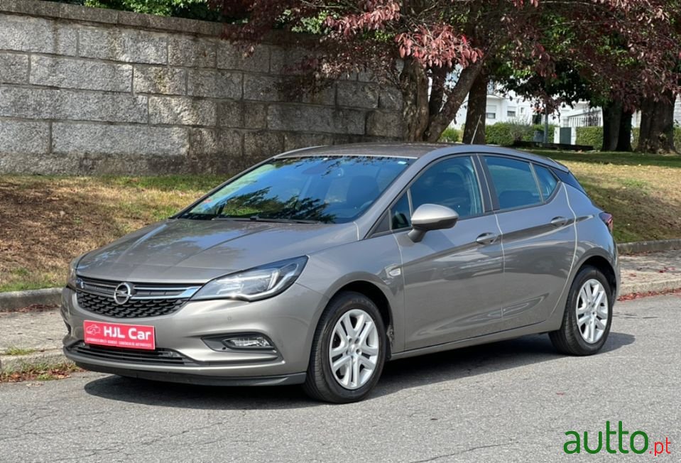 2016' Opel Astra photo #1