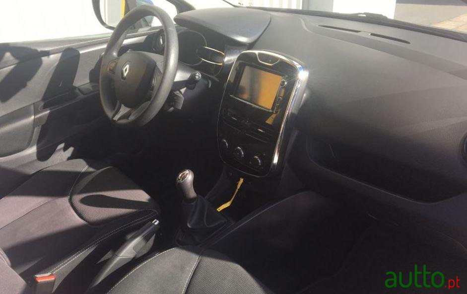 2014' Renault Clio photo #2