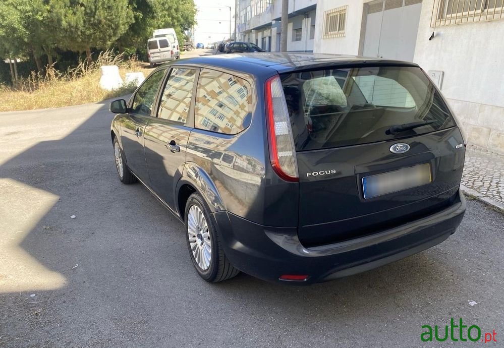 2010' Ford Focus Sw photo #5